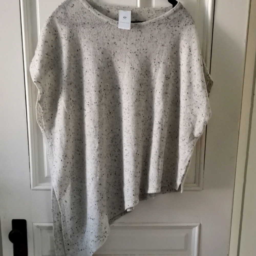 FRAAS 💯 cashmere speckled gray & black wool poncho. Asymmetrical. One size.